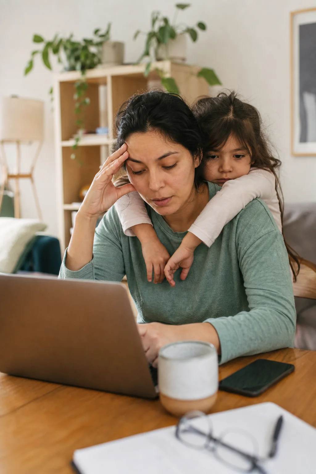 La culpa de la mama que trabaja: como separar cansancio de fracaso: lo dificil no siempre es lo que parece.